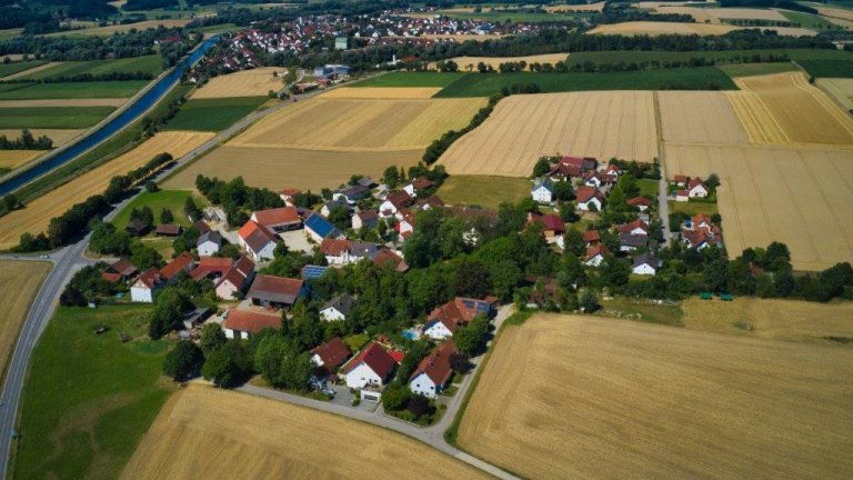 Grossansicht in neuem Fenster: Luftbildaufnahmen Zolling - Anglberg (3/4)